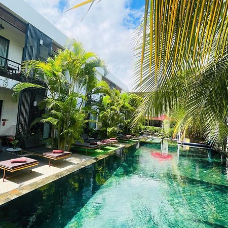 Central Corner Suite Siem Reap Bagian luar foto
