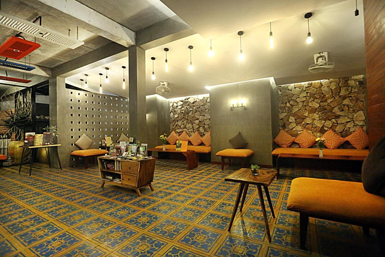 Central Corner Suite Siem Reap Bagian luar foto