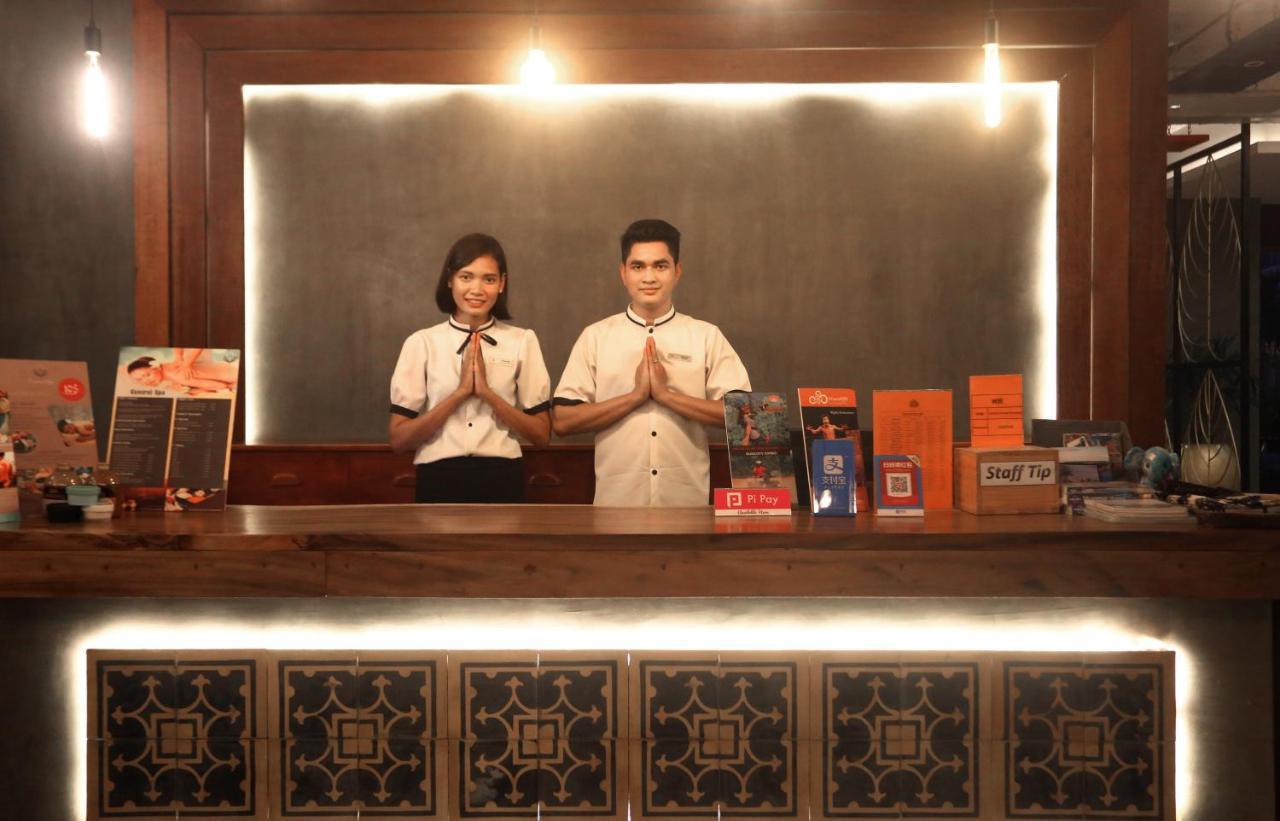 Central Corner Suite Siem Reap Bagian luar foto
