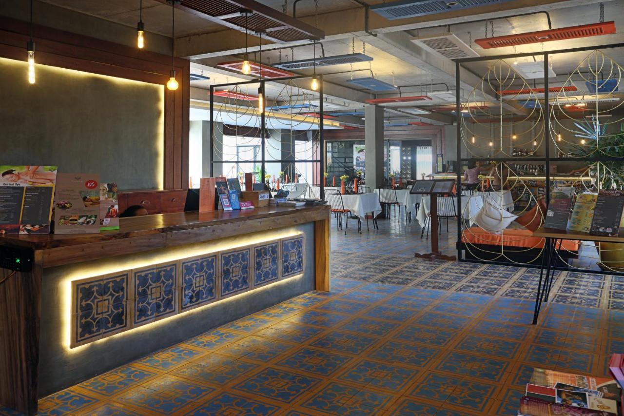 Central Corner Suite Siem Reap Bagian luar foto