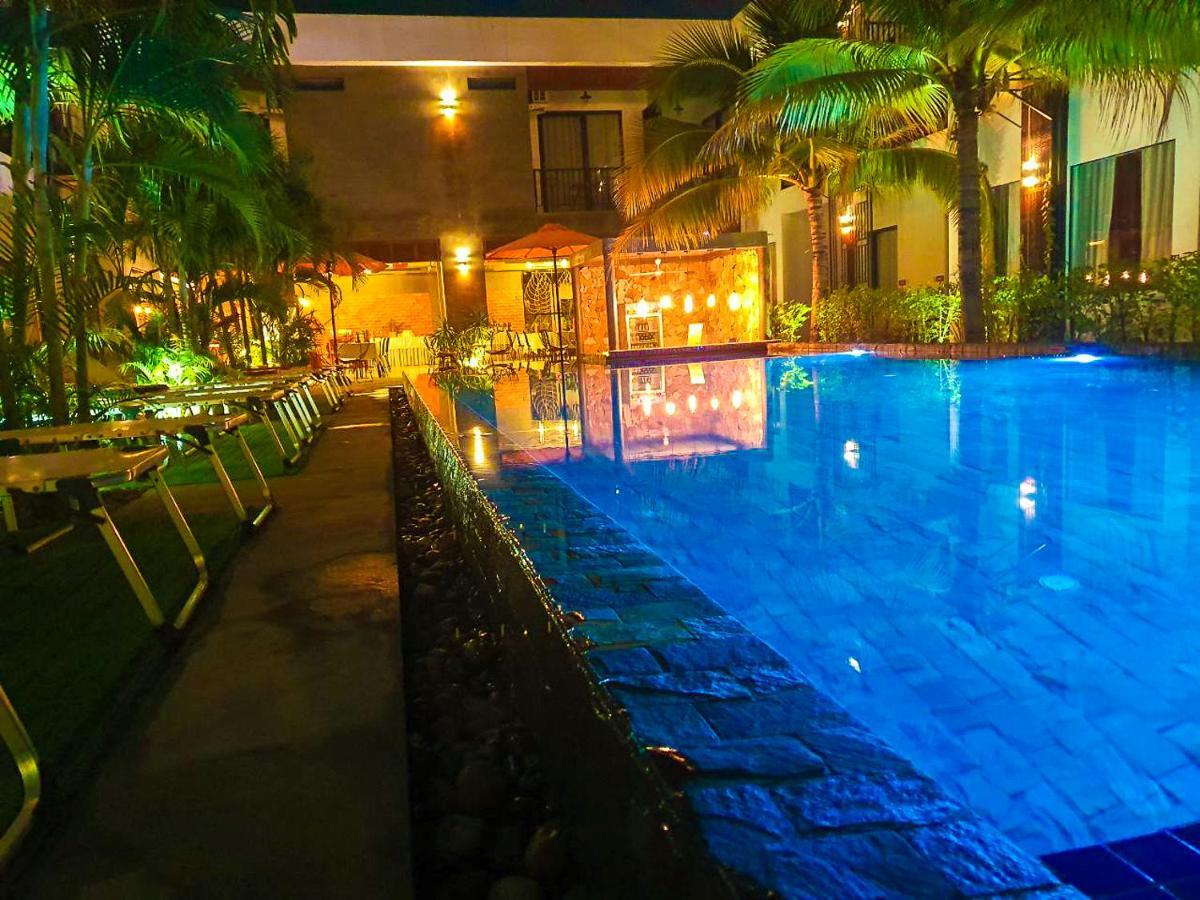 Central Corner Suite Siem Reap Bagian luar foto