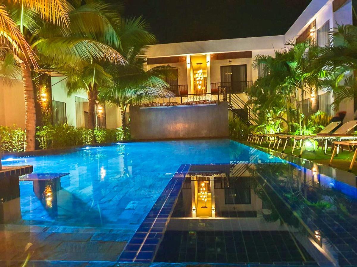 Central Corner Suite Siem Reap Bagian luar foto